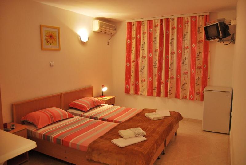 Studio with Balcony and Sea View (2 Adults) image 4