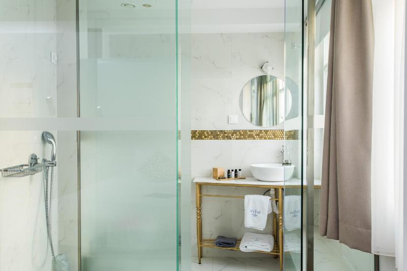 Classic Single Room image 3