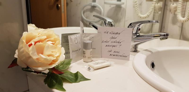 Large Double Room image 1