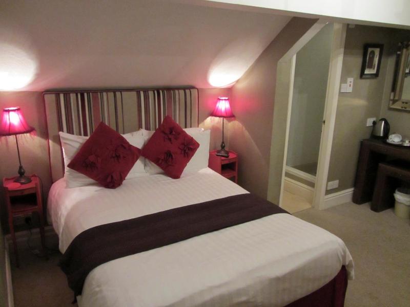 Standard Double Room with Shower image 3