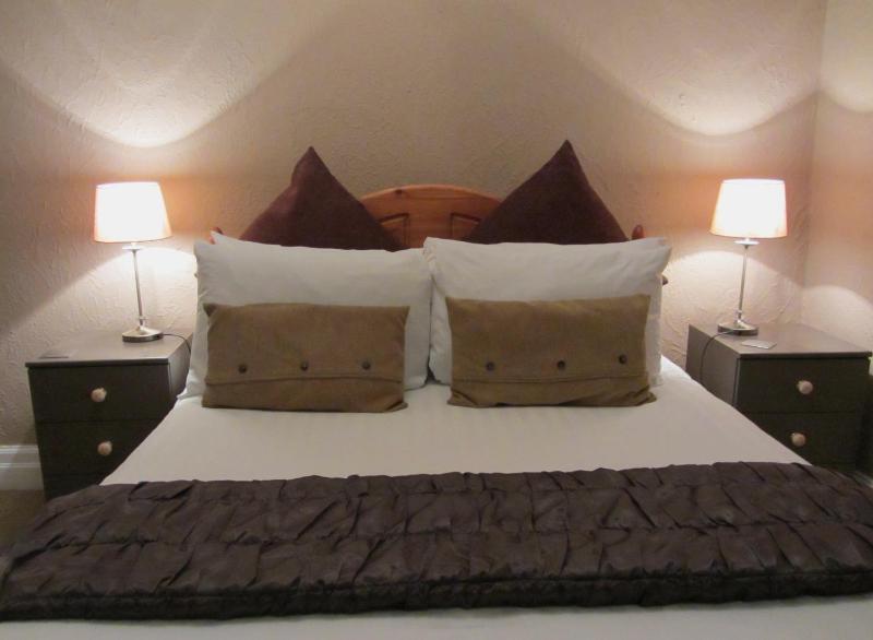 Double Room image 3