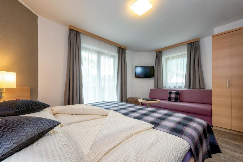 Two-Bedroom Apartment (4-6 Adults) image 3