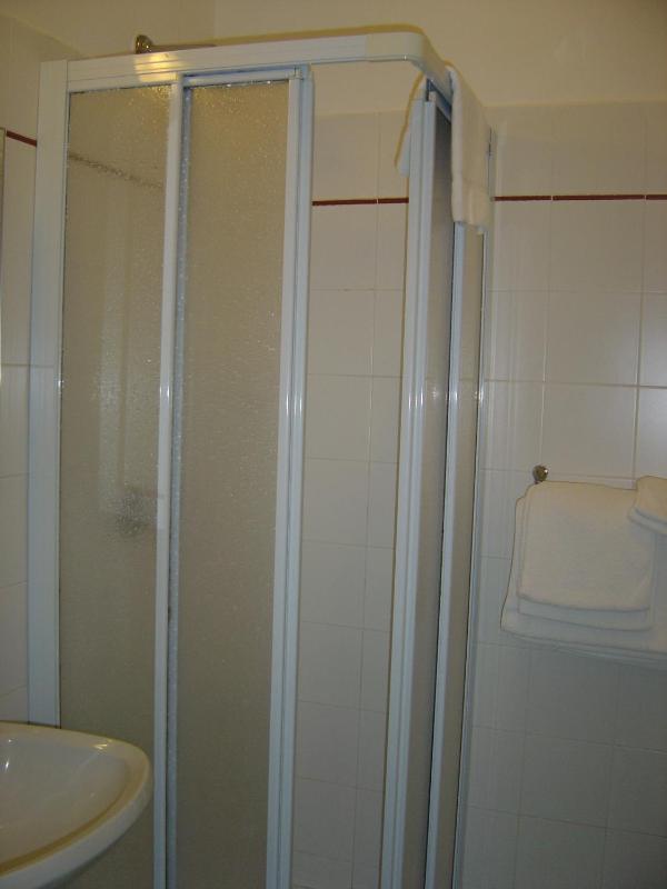 Economy Double or Twin Room image 3