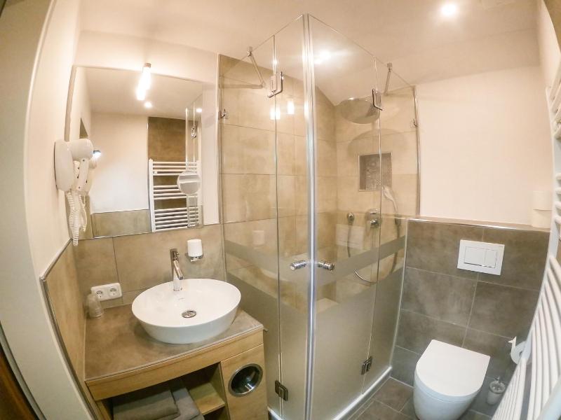 Double Room with Balcony image 4