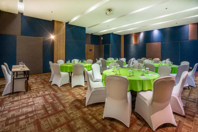 Grand Livio Kuta Hotel - image 19