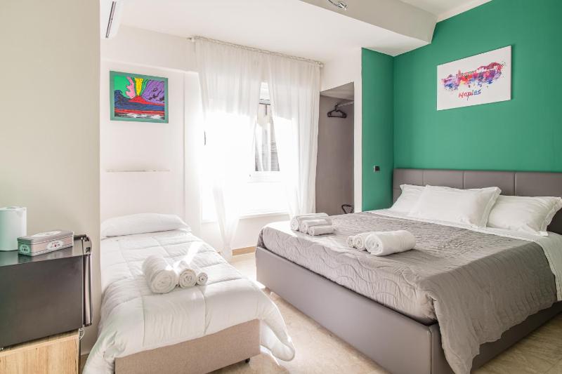 Deluxe Double Room with Extra Bed image 4