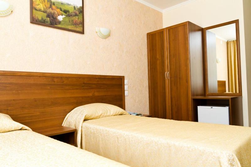 Standard Twin Room image 2