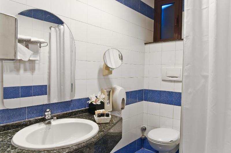 Quadruple Room image 1