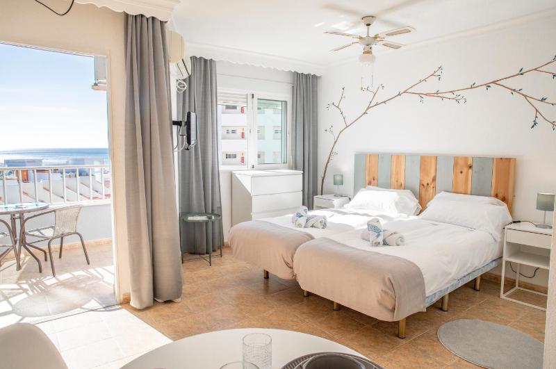 Studio with Balcony and Sea View image 1