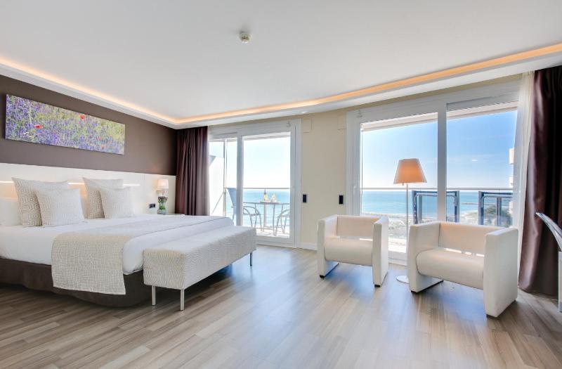 Junior Suite Side Sea View (2 Adults) image 1