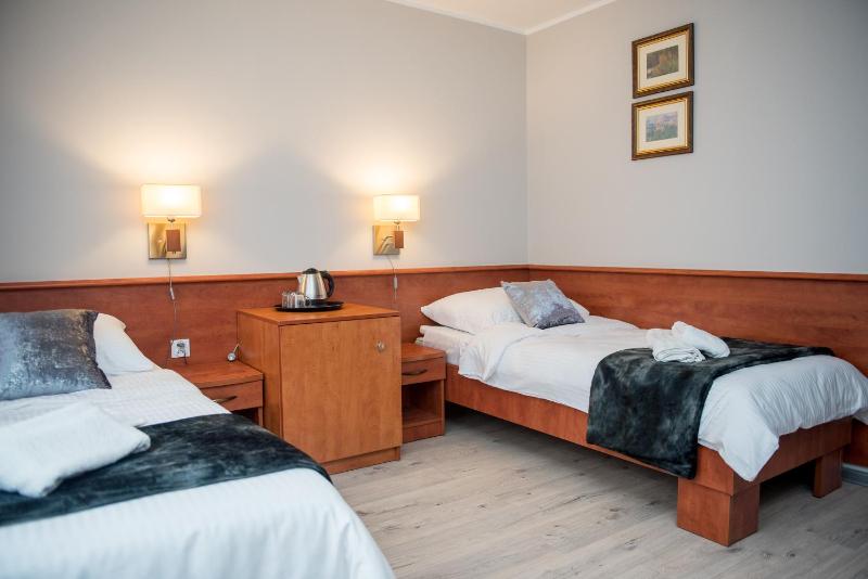 Double Room image 3