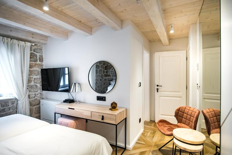 Superior Double/Twin Room image 3