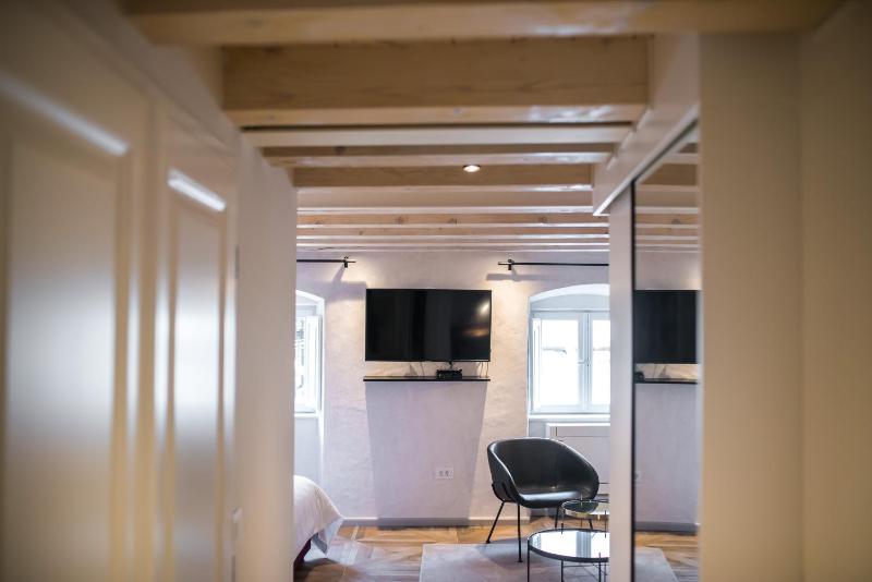 Deluxe Double Room image 3