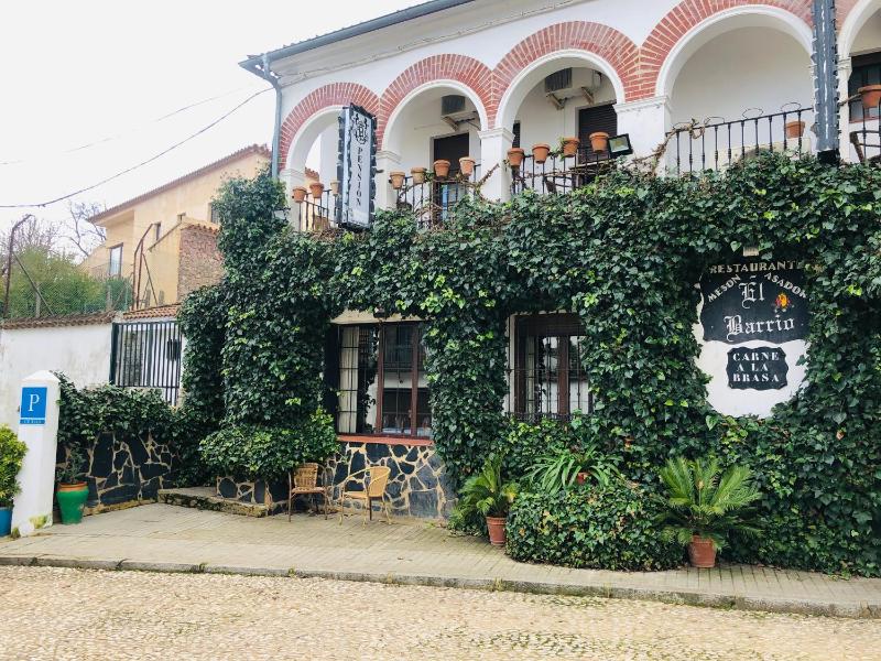 Comfort Triple Room with Shower image 2