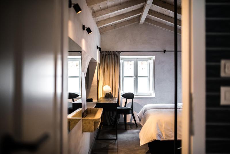 Deluxe Twin Room image 4