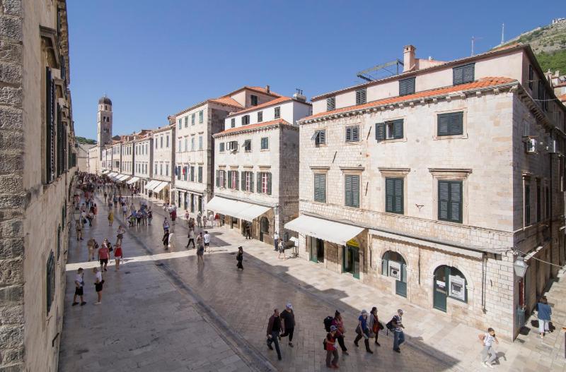 Executive Twin Room image 3