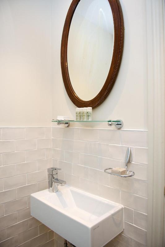 Double Room image 1