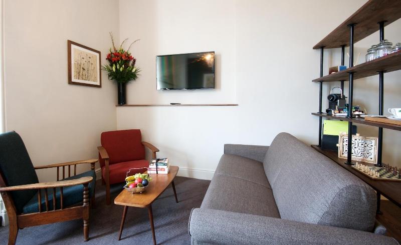 Family Room image 1
