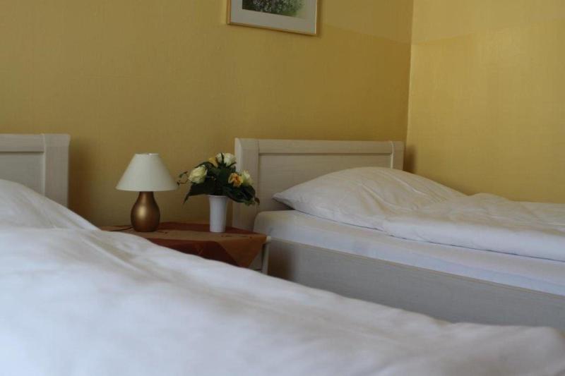 Twin Room image 1
