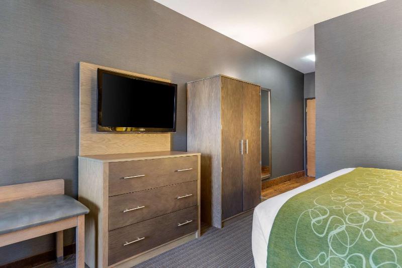 King Room with Spa Bath image 4