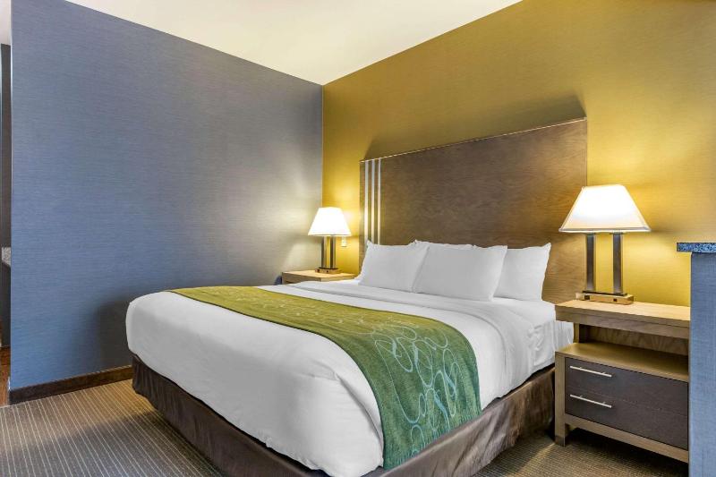 King Room with Spa Bath image 2