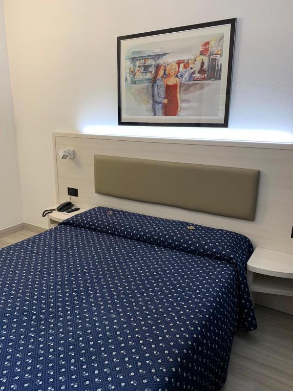 Double Room image 3