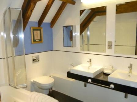 Three-Bedroom House image 1