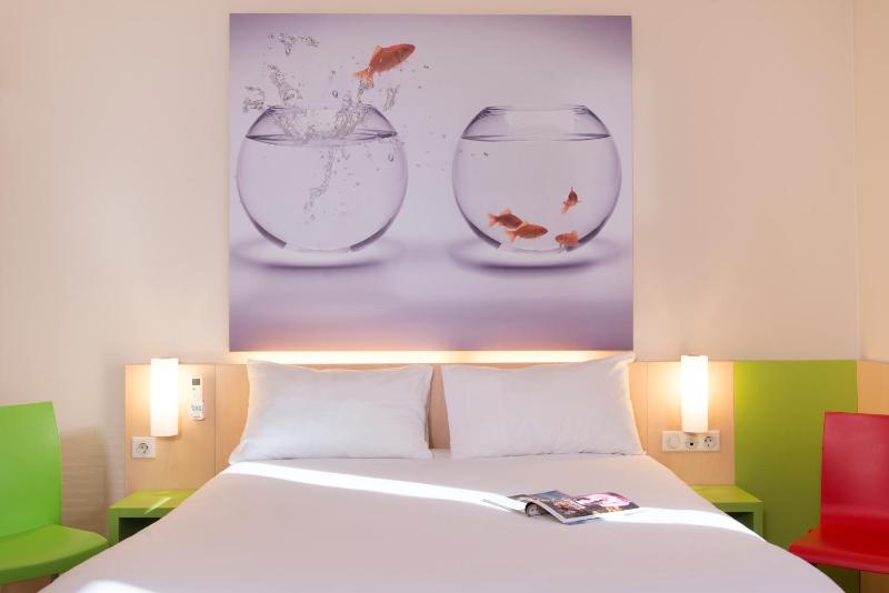 Standard Double Room image 3