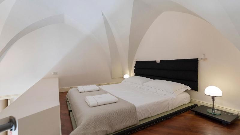 One-Bedroom Apartment image 2