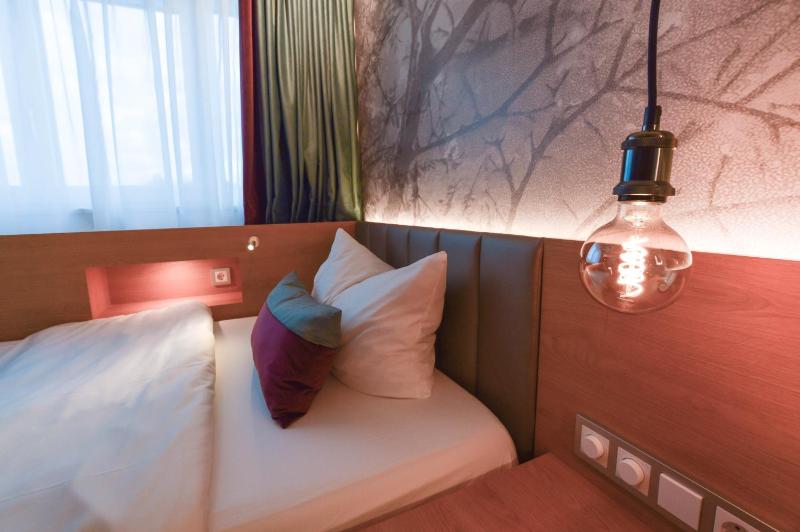 Single Room image 4