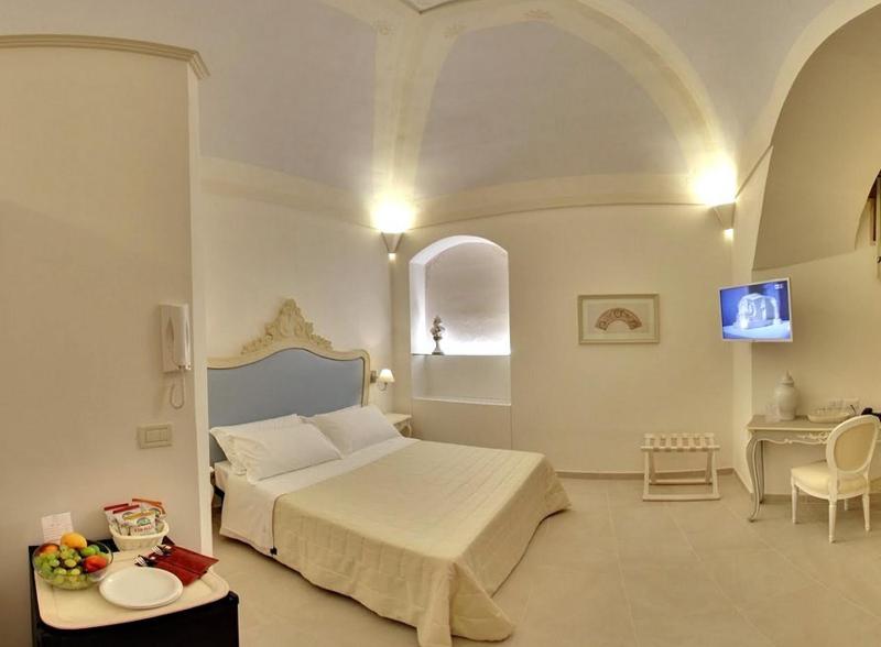 Double Room image 1