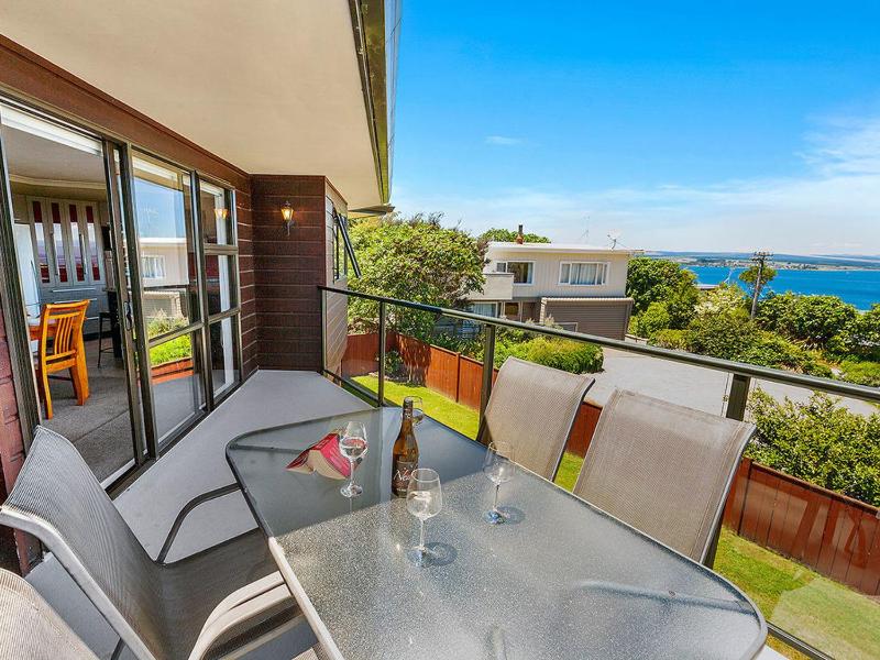 Acacia Bay Getaway - Lake Taupo Holiday Home - image 25