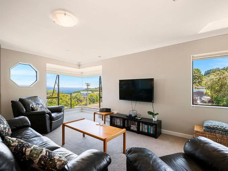 Acacia Bay Getaway - Lake Taupo Holiday Home - image 11
