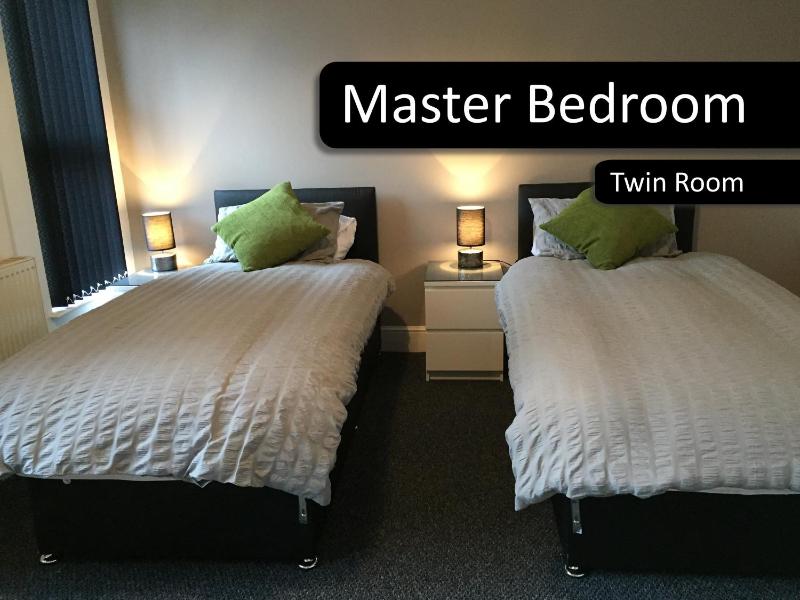 Two-Bedroom House image 4
