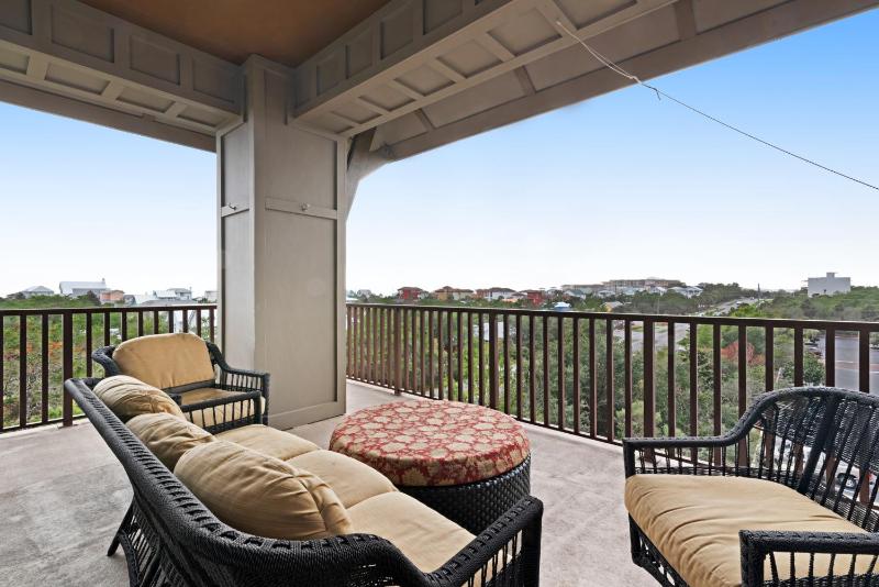 Three Bedroom Apartment image 3
