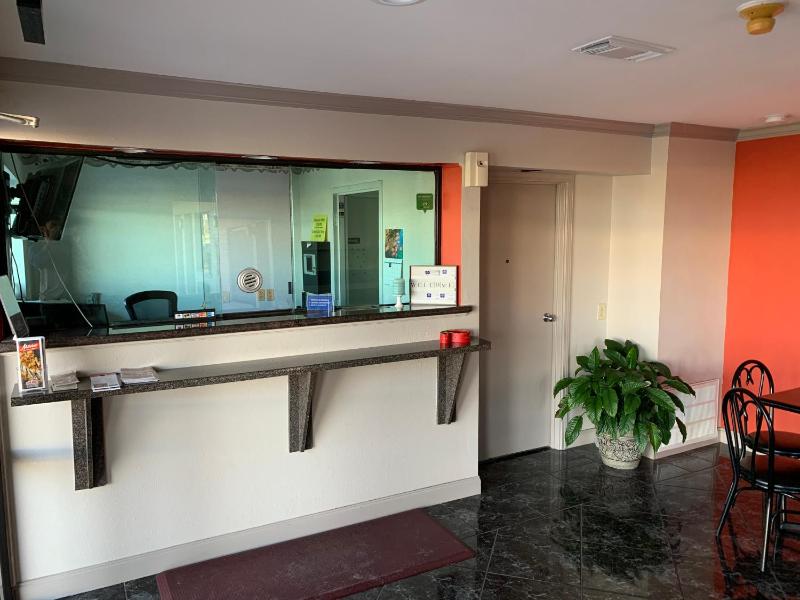 Americas Best Value Inn Houston Hobby Airport - image 11