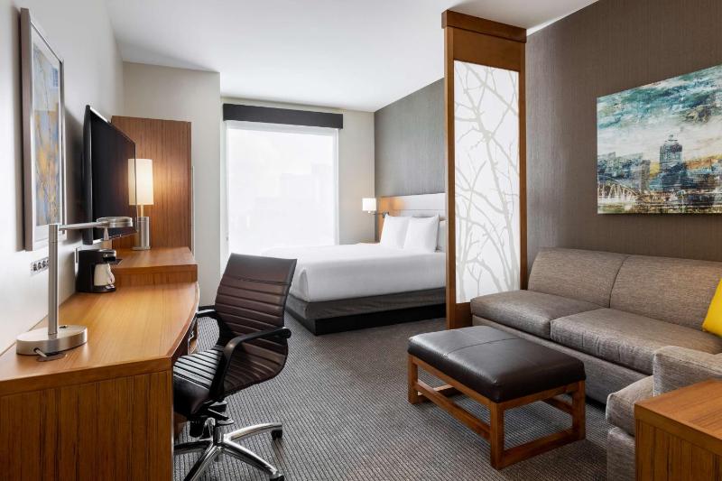 King Room with Sofa Bed image 2