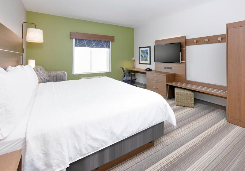 Standard King Room image 4