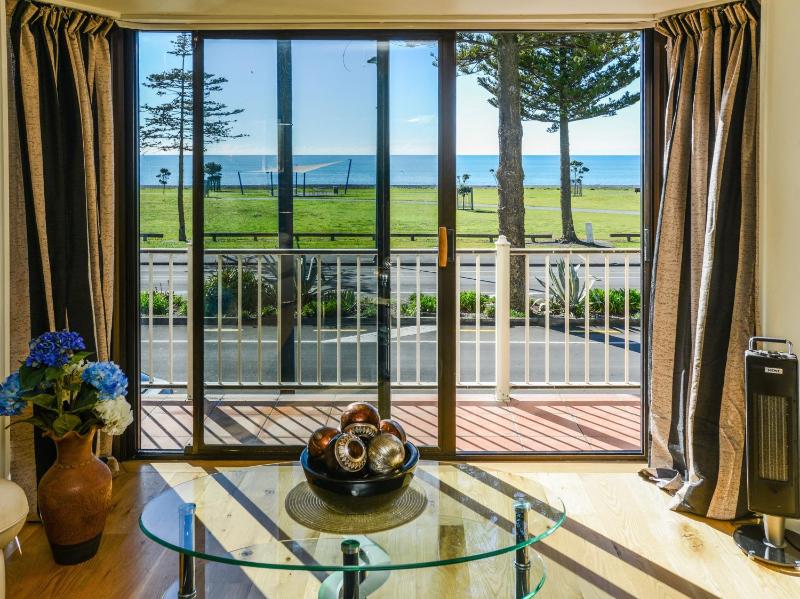Marine Parade Magic - Napier Holiday Home Images