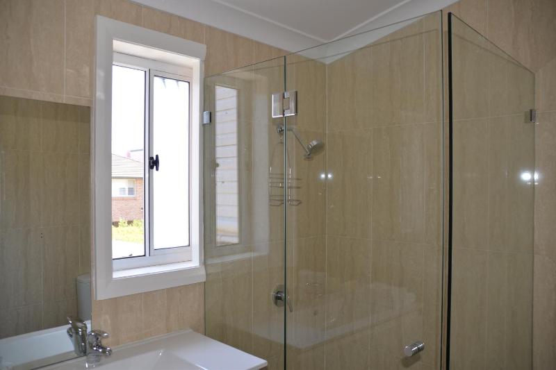 Superior Queen Room with Private Bathroom image 2