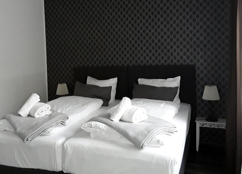 Double Room with Terrace image 2