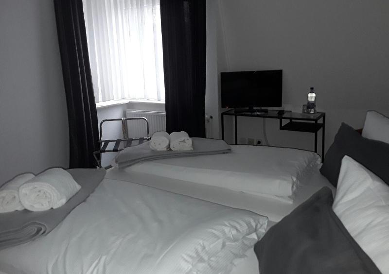 Standard Double Room image 2