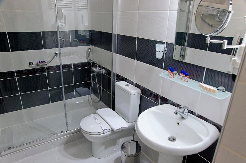 Standard Triple Room image 3