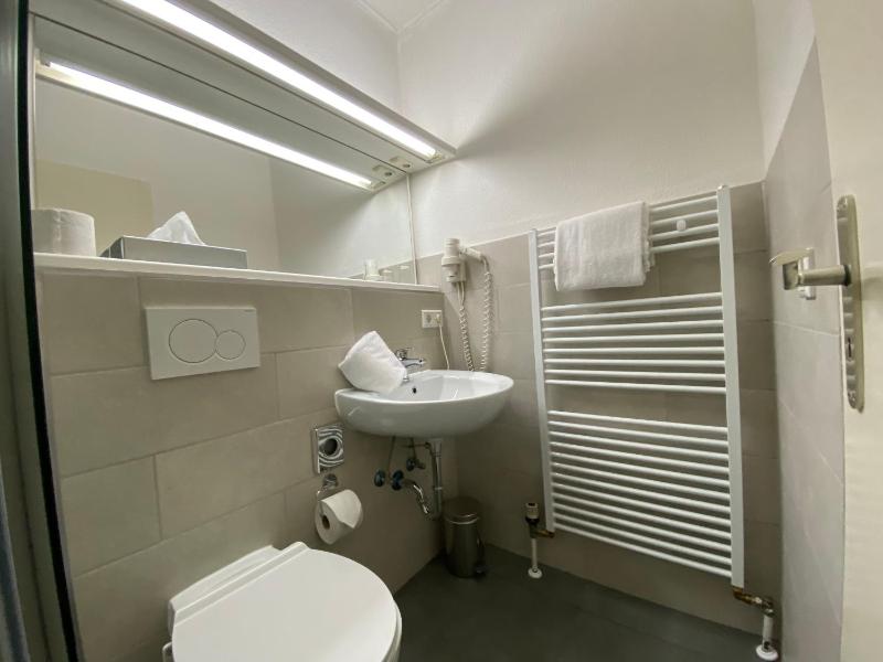 Single Room image 4