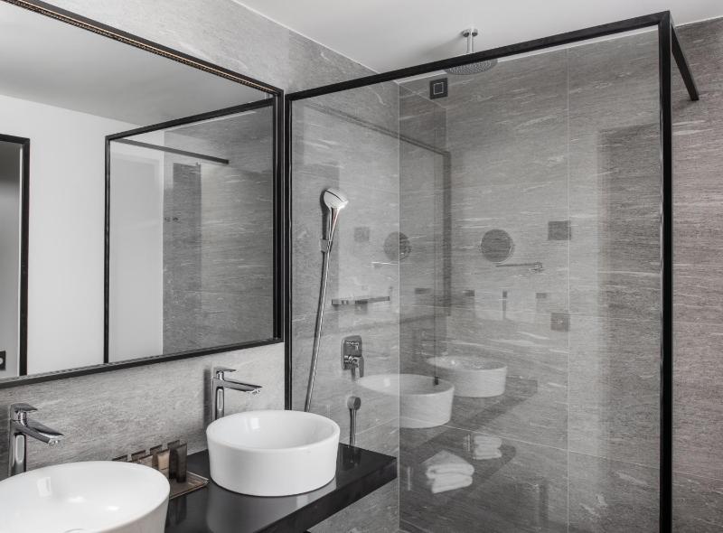 Penthouse Suite with Hot Tub image 2