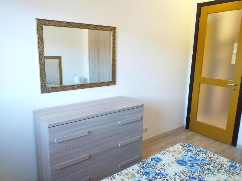 One-Bedroom Apartment image 4