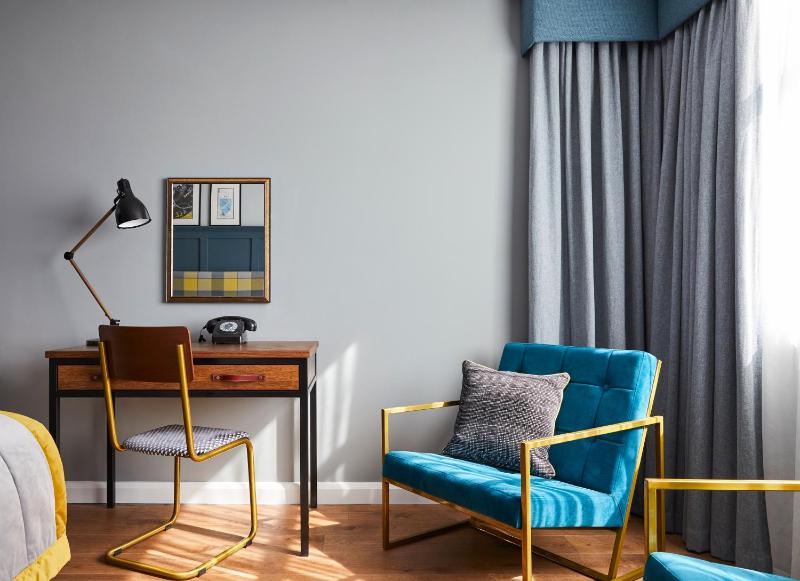 Standard Twin Room image 4