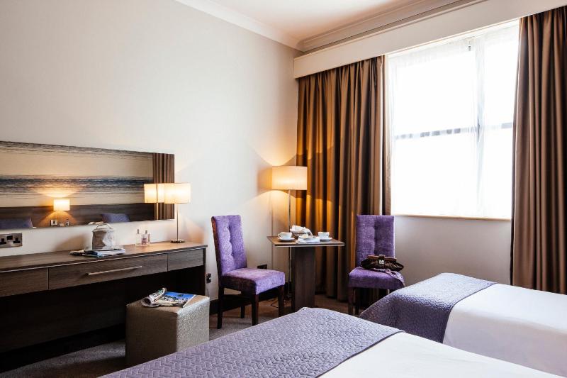 Twin Room image 3