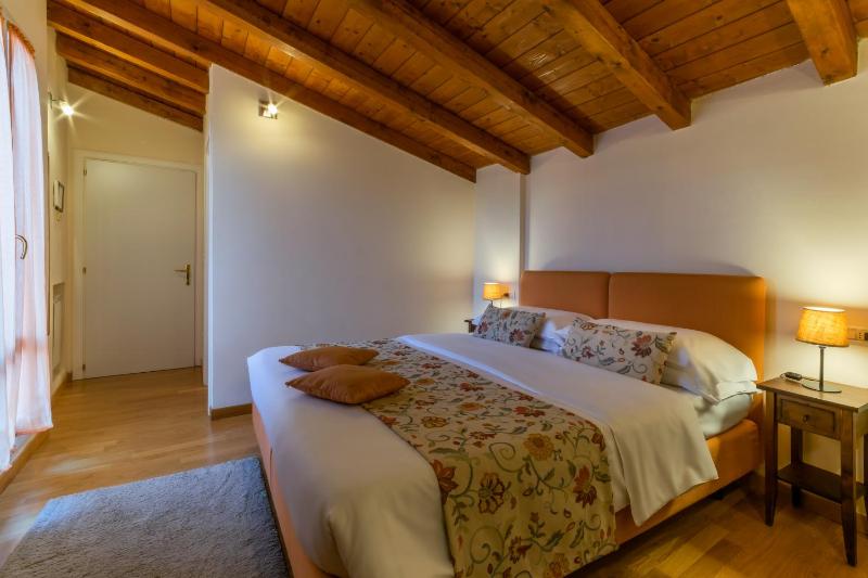 Large Double or Twin Room image 4