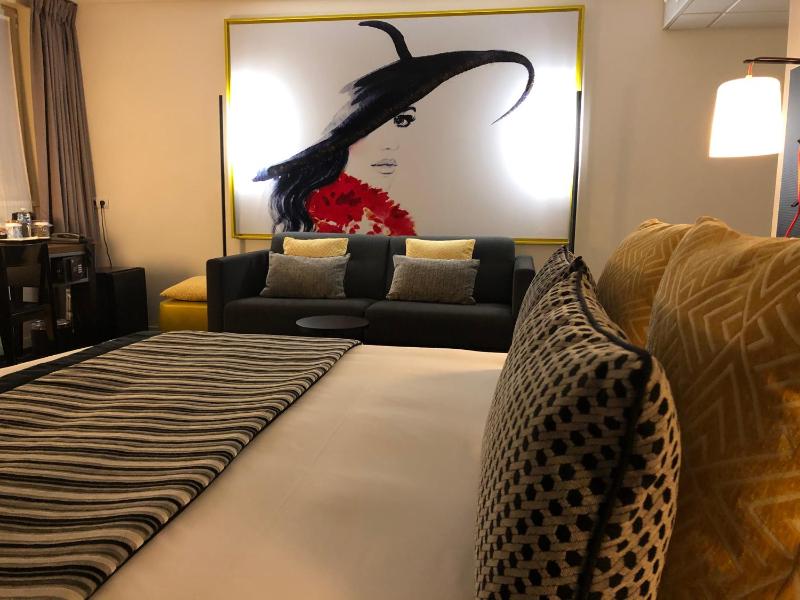 Superior Queen Room image 3